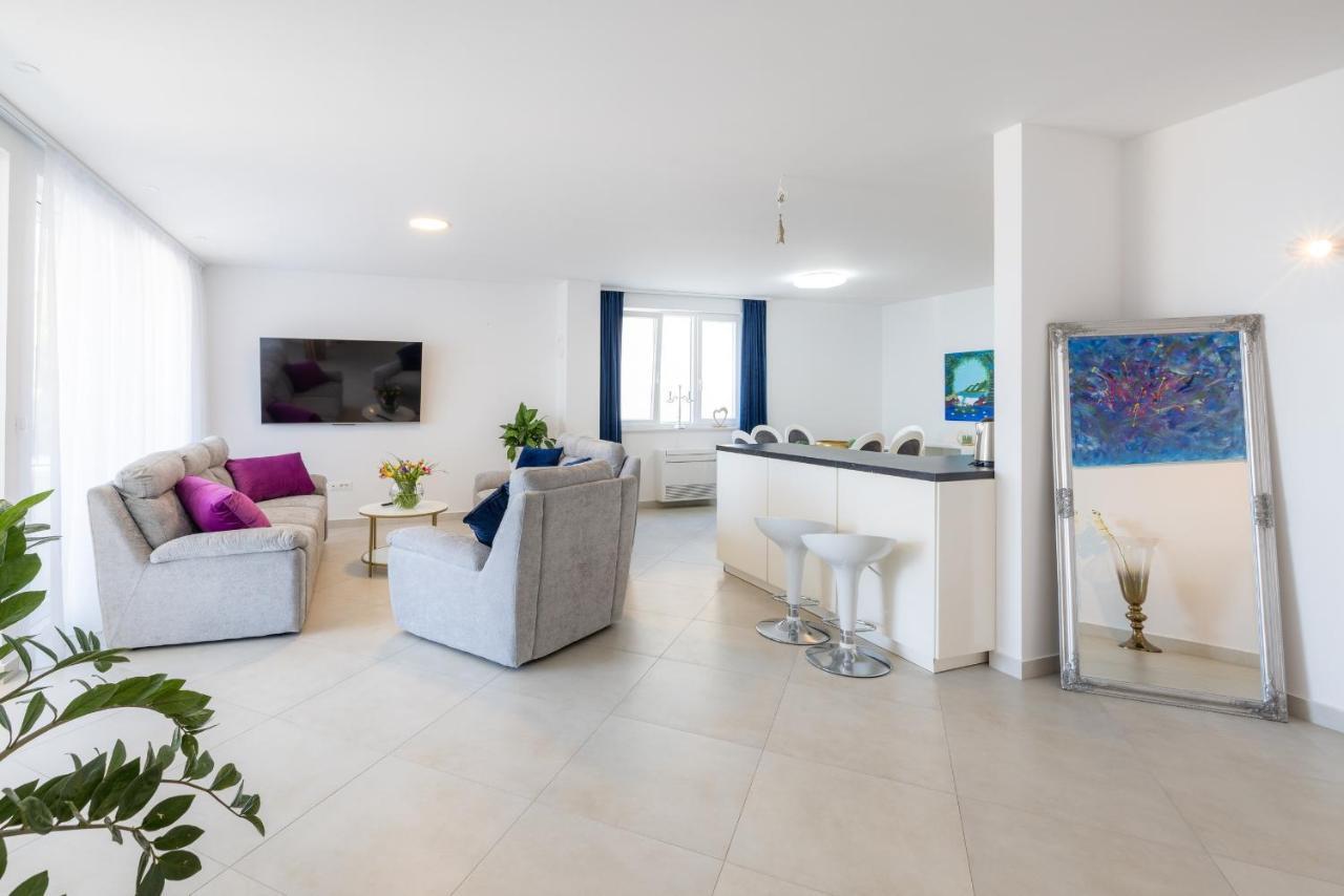 Villa Smaragd - Lapis - Luxury Apartment With Shared Pool Makarska Eksteriør bilde