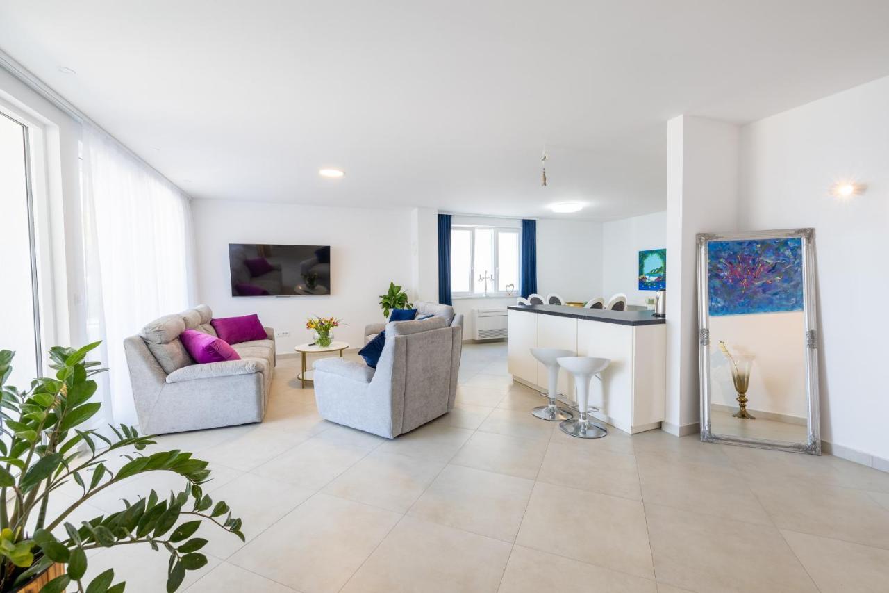 Villa Smaragd - Lapis - Luxury Apartment With Shared Pool Makarska Eksteriør bilde