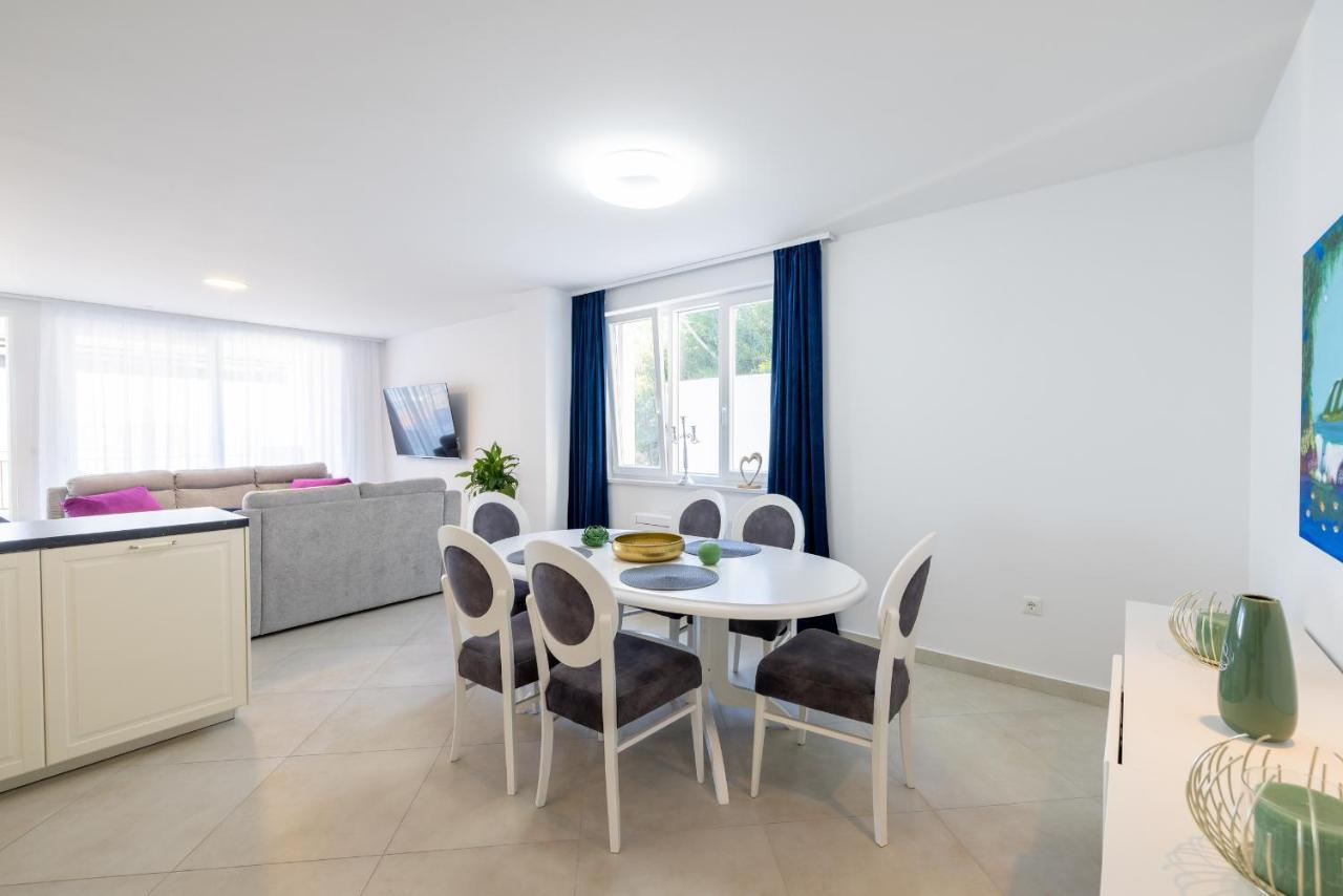 Villa Smaragd - Lapis - Luxury Apartment With Shared Pool Makarska Eksteriør bilde