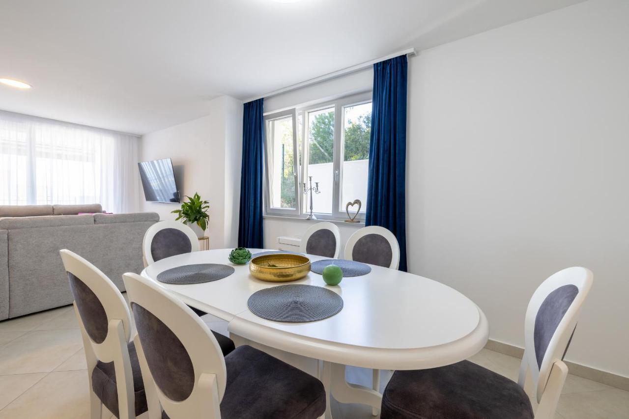 Villa Smaragd - Lapis - Luxury Apartment With Shared Pool Makarska Eksteriør bilde