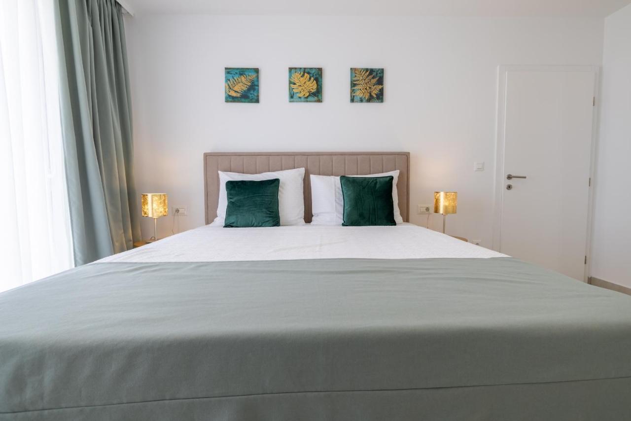 Villa Smaragd - Lapis - Luxury Apartment With Shared Pool Makarska Eksteriør bilde