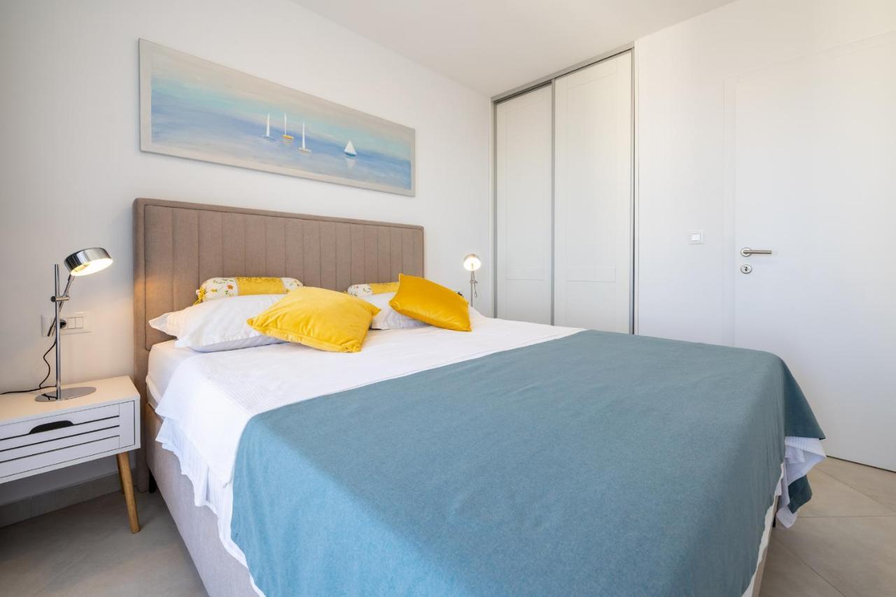 Villa Smaragd - Lapis - Luxury Apartment With Shared Pool Makarska Eksteriør bilde